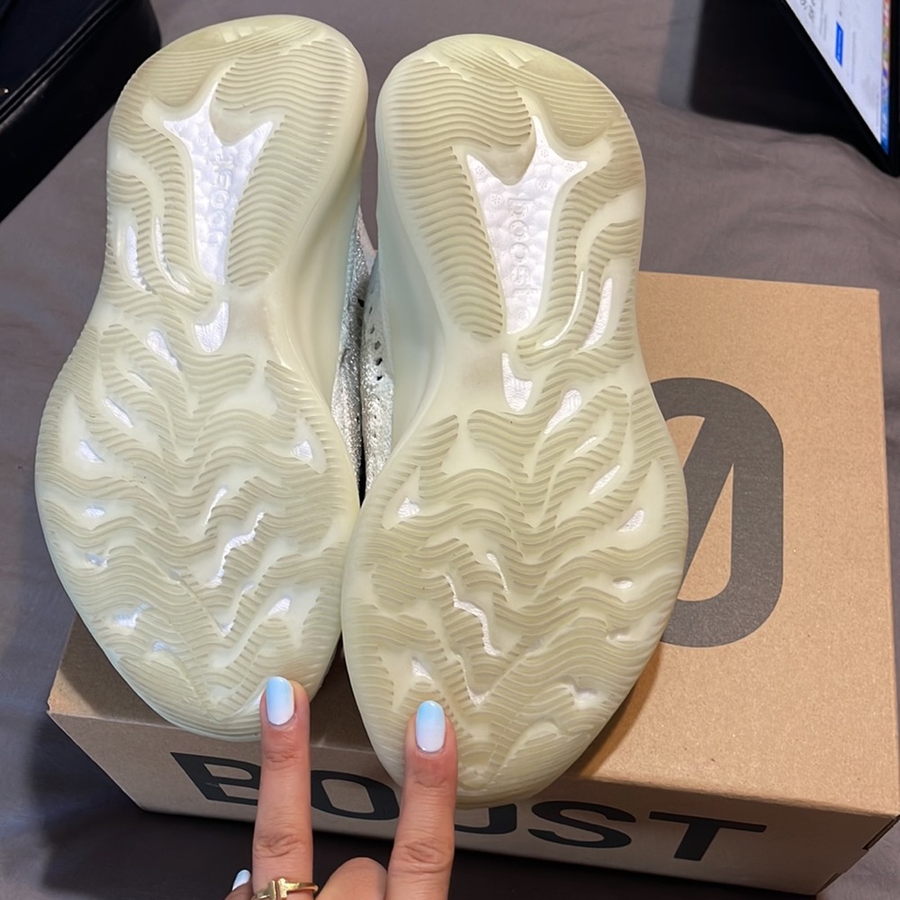 yeezy 380 boost - Picture 4 of 6